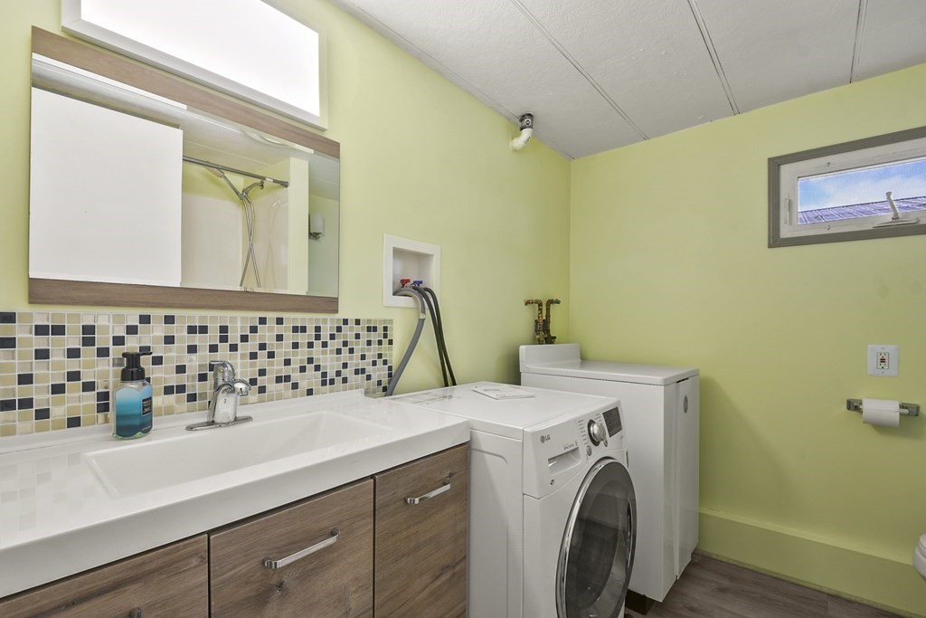 40 Eldorado Drive Marlborough, MA 01752 - Photo 16 of 26 a utility room with dryer and washer
