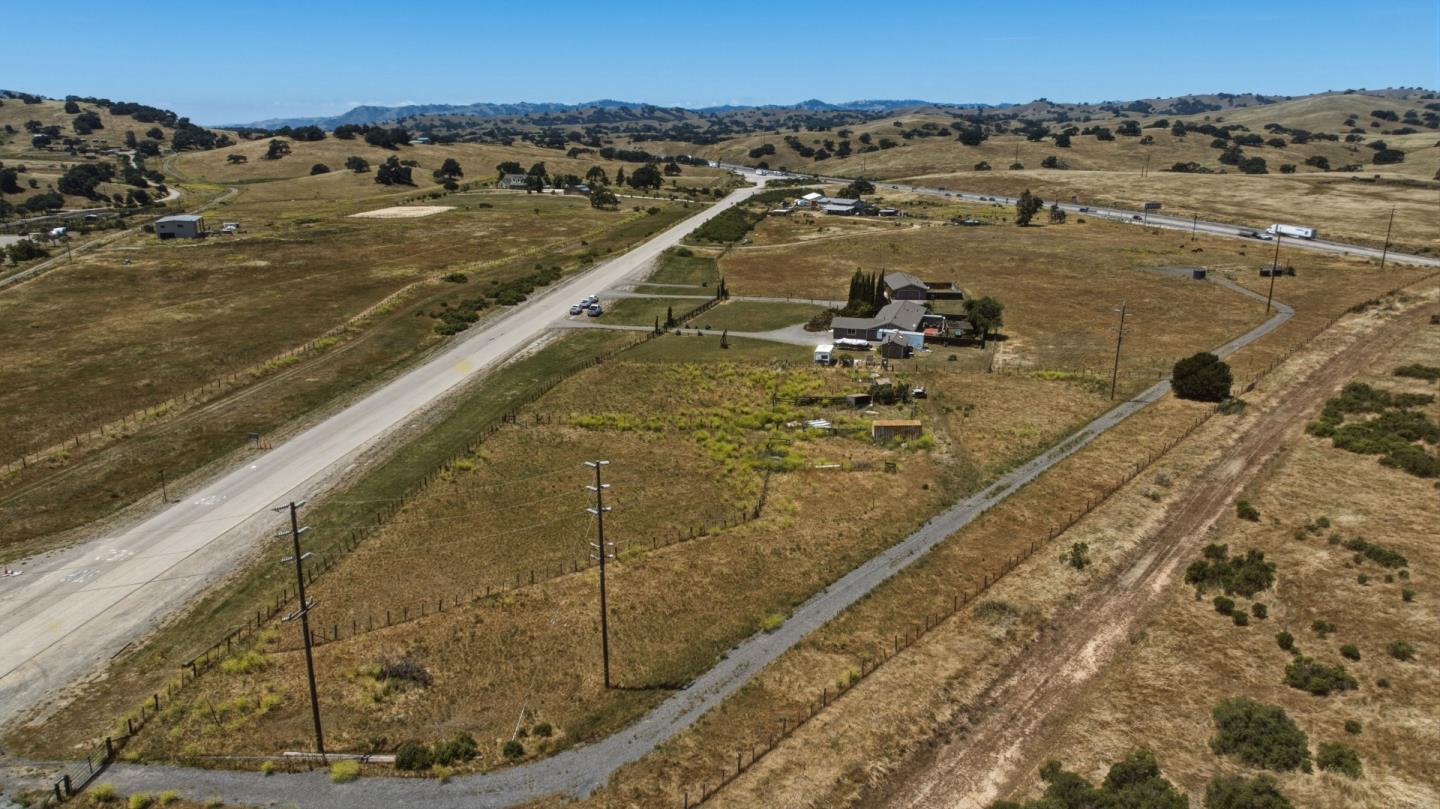 38780 Dinosaur Point Road Hollister, CA 95023 - Photo 32 of 34 a view of a city