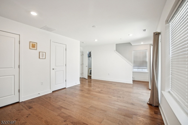 10 Cecala Road Morris Plains, NJ 07950 - Photo 18 of 25