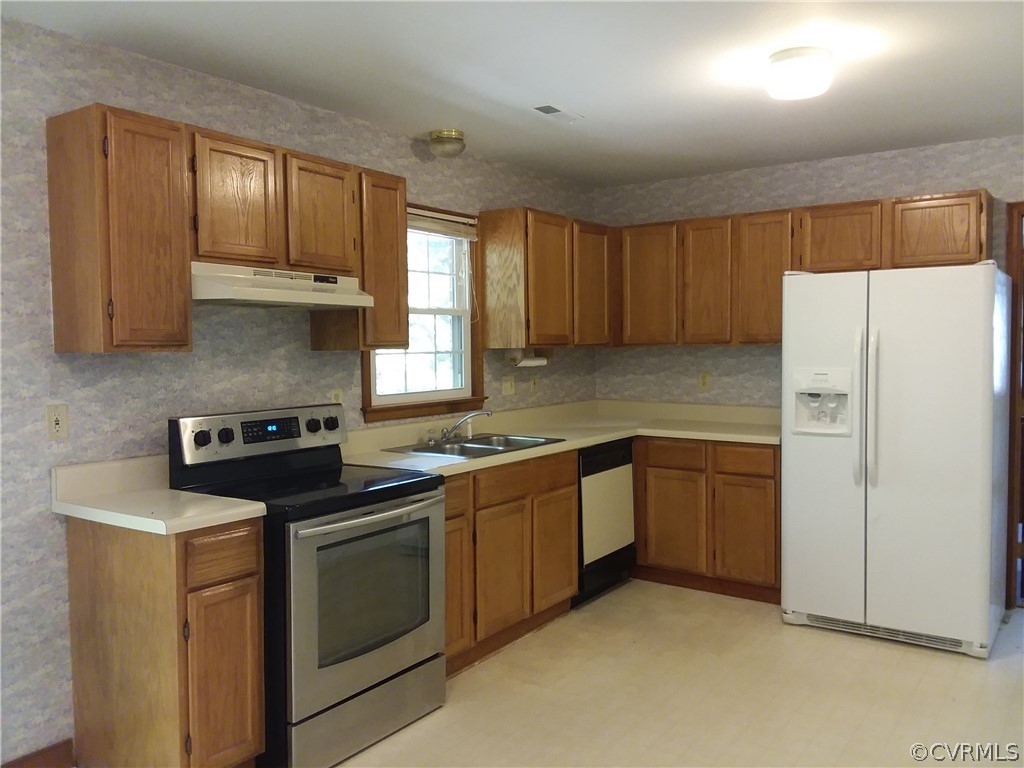5302 Ridgerun Place Chesterfield, VA 23832 - Photo 3 of 16 a kitchen with stainless steel appliances granite countertop white cabinets sink and a refrigerator