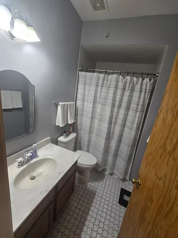 $1,750 | 520 North Milwaukee Avenue, Unit 2, Libertyville, IL 60048