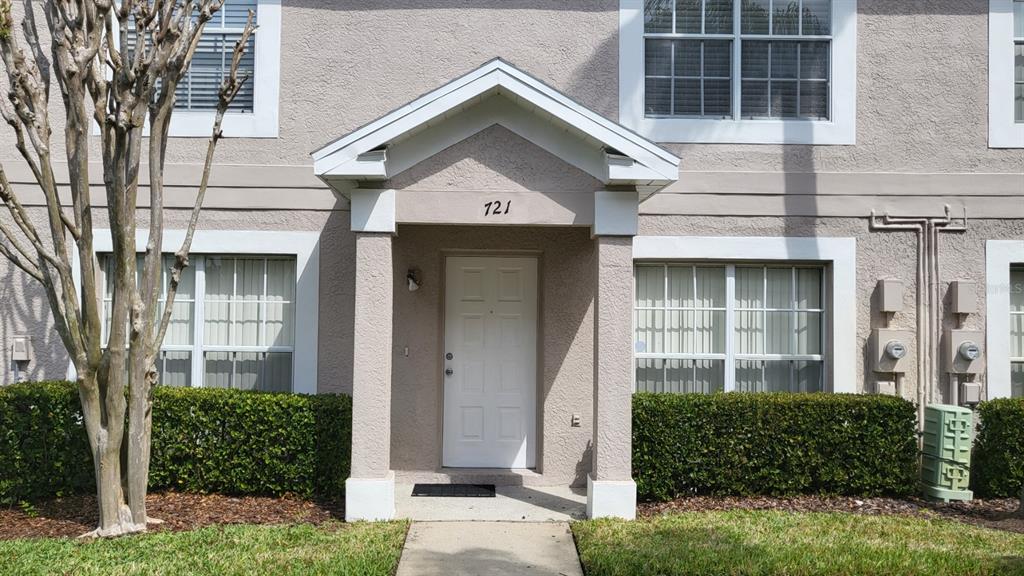 721 Kensington Lake Circle Brandon, FL 33511 - Photo 2 of 15 front view of a house