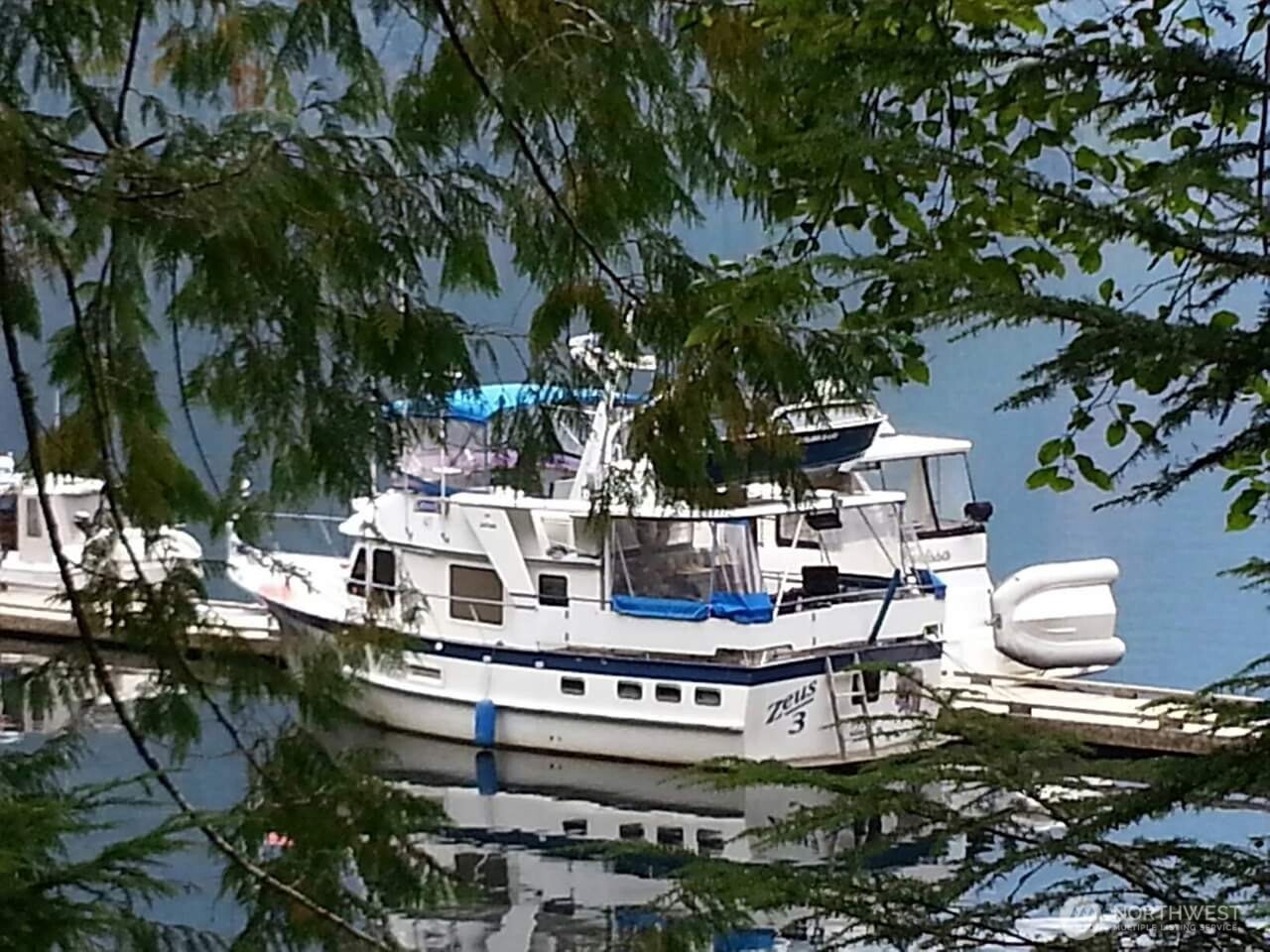 6155 Northeast 175th Street, Unit 227 Kenmore, WA 98028 - Photo 3 of 14 a building outdoor space with stove and chairs
