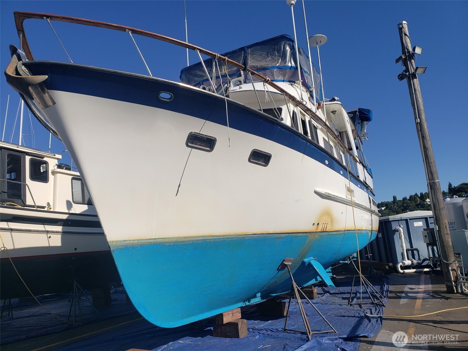 6155 Northeast 175th Street, Unit 227 Kenmore, WA 98028 - Photo 10 of 14 a view of a room with wooden floor