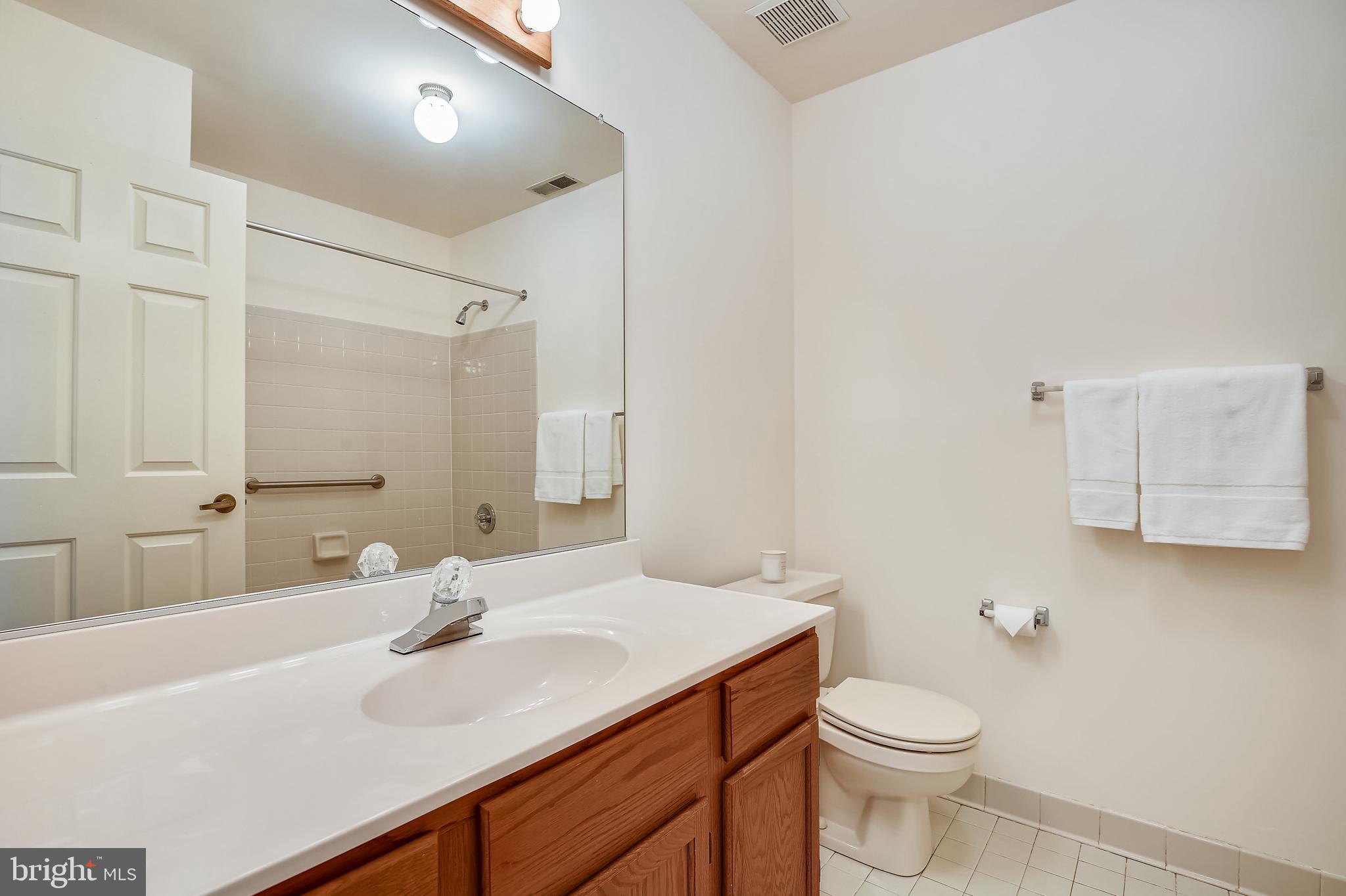 526 Coover Road Annapolis, MD 21401 - Photo 19 of 48 Main Level - Hall Bath