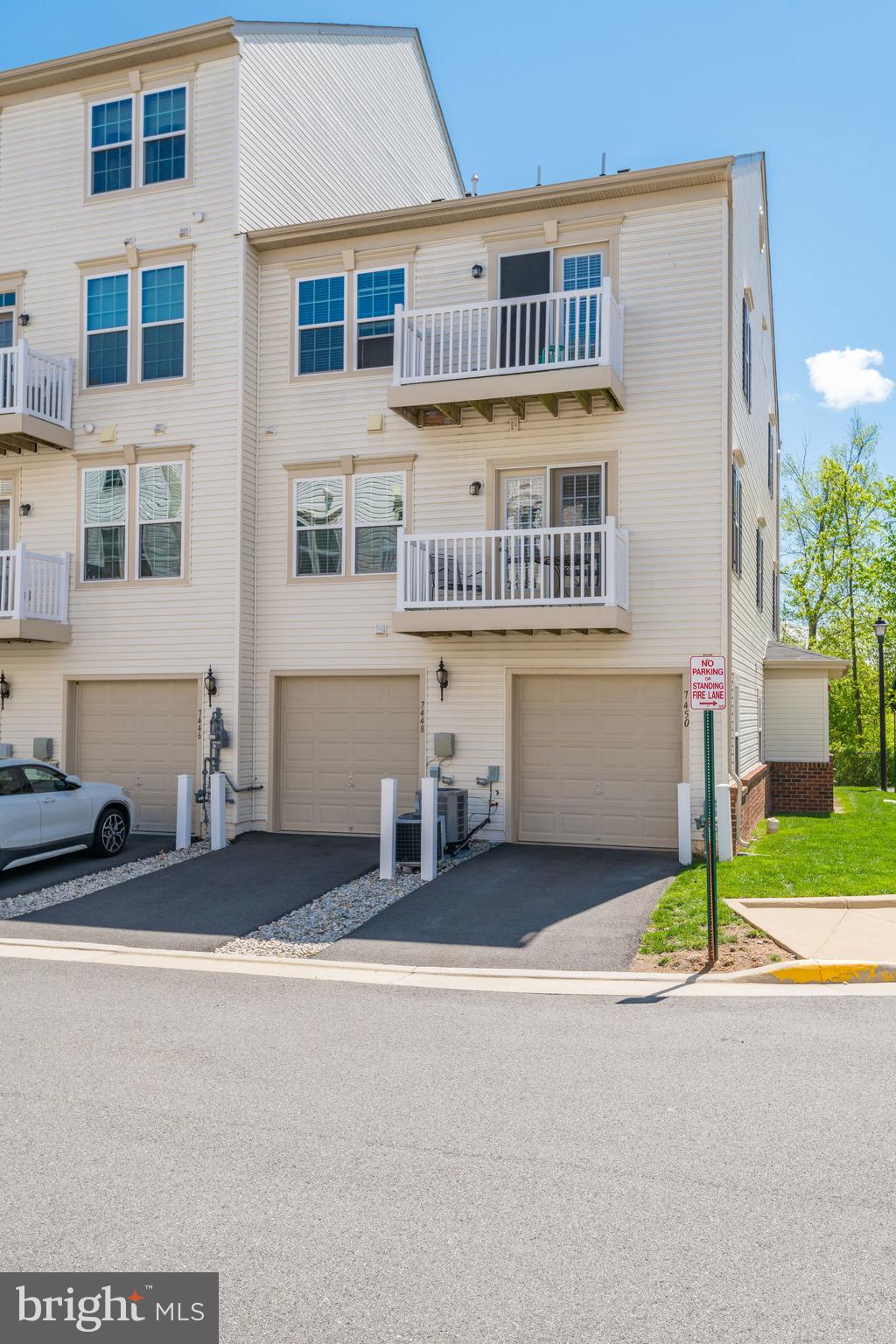 7450 Brunson Circle Gainesville, VA 20155 - Photo 37 of 39 Rear View end unit condo