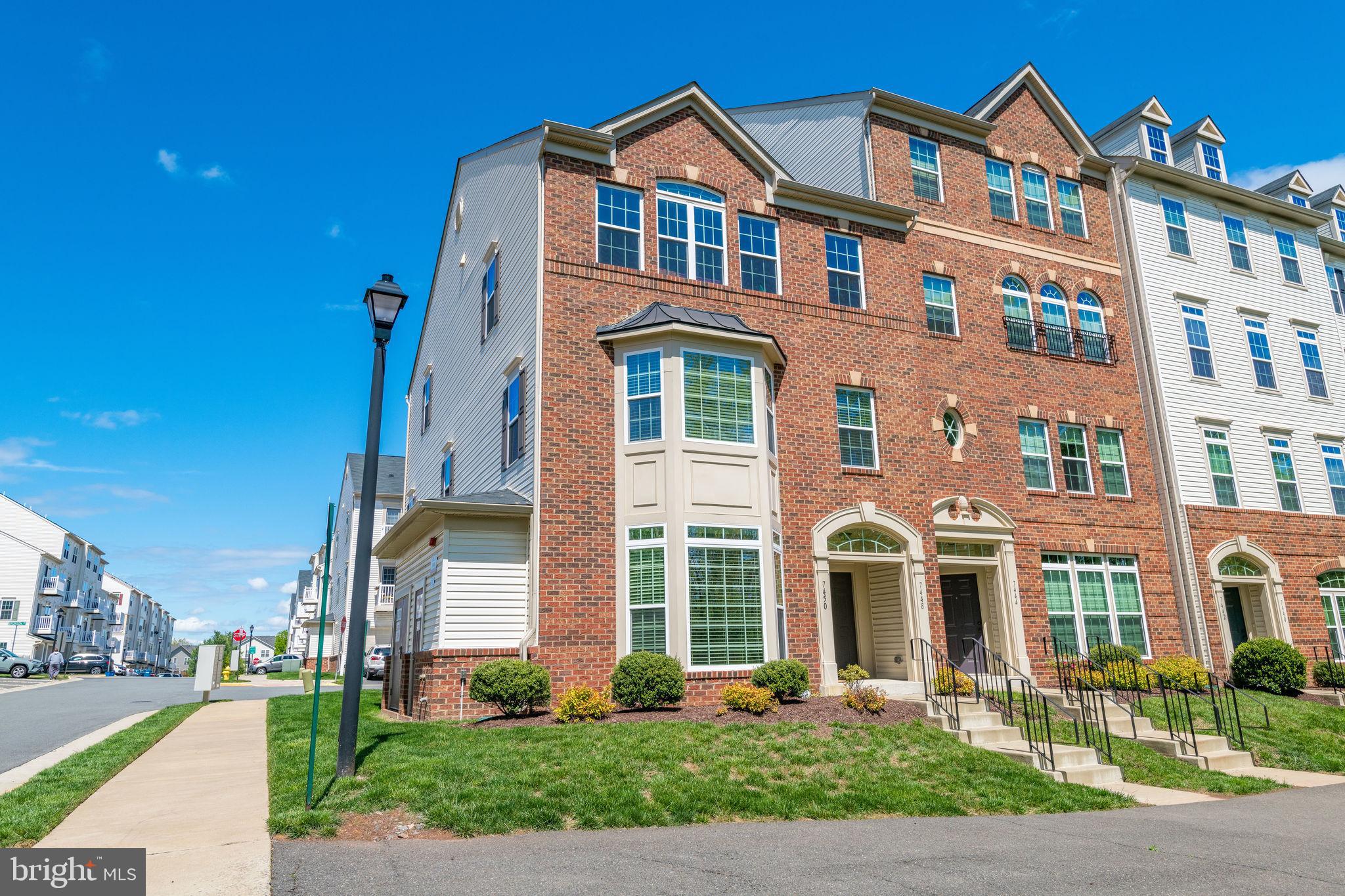 7450 Brunson Circle Gainesville, VA 20155 - Photo 38 of 39 Front view of condo