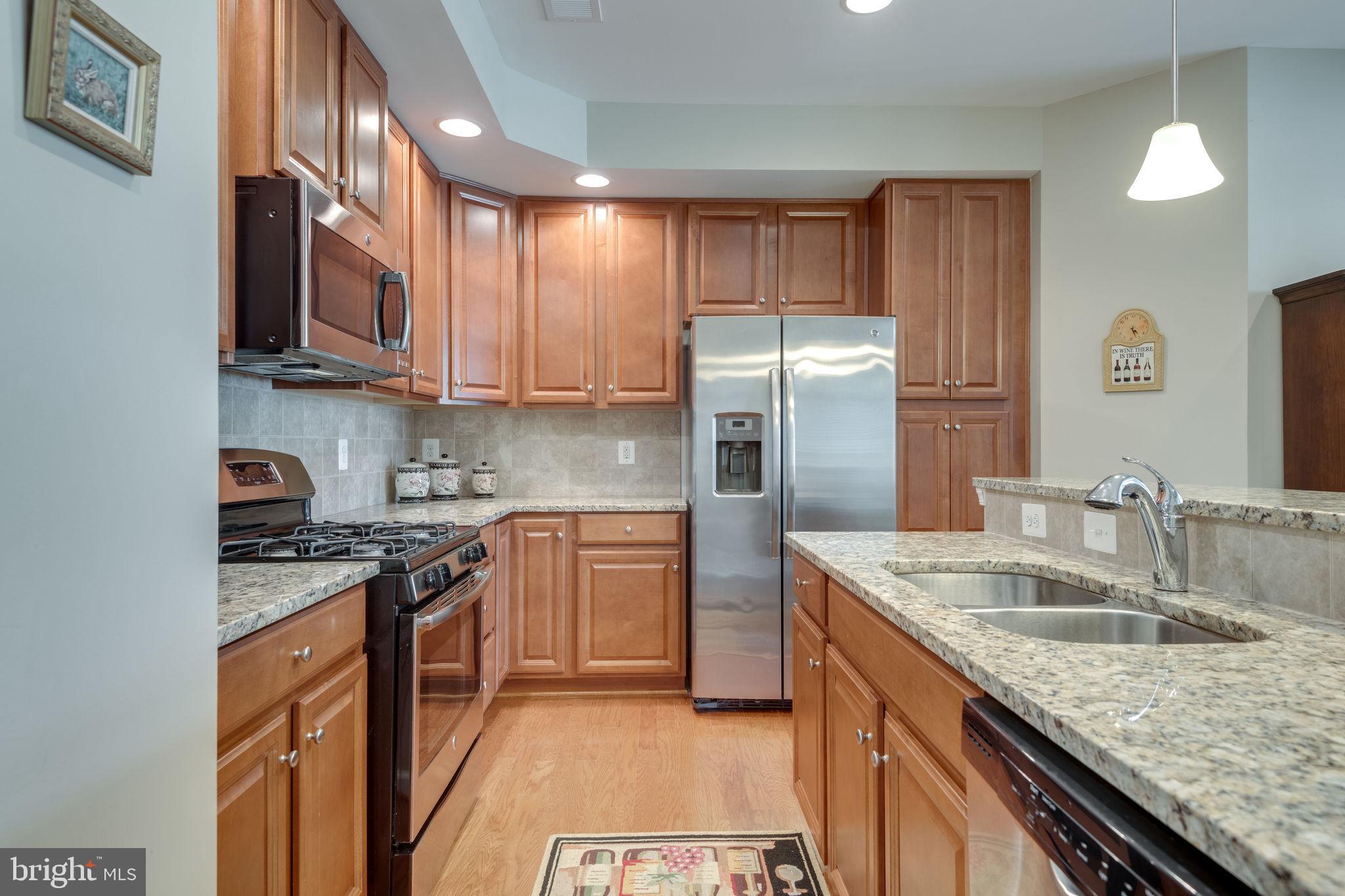 7450 Brunson Circle Gainesville, VA 20155 - Photo 10 of 39 Kitchen - loads of cabinets