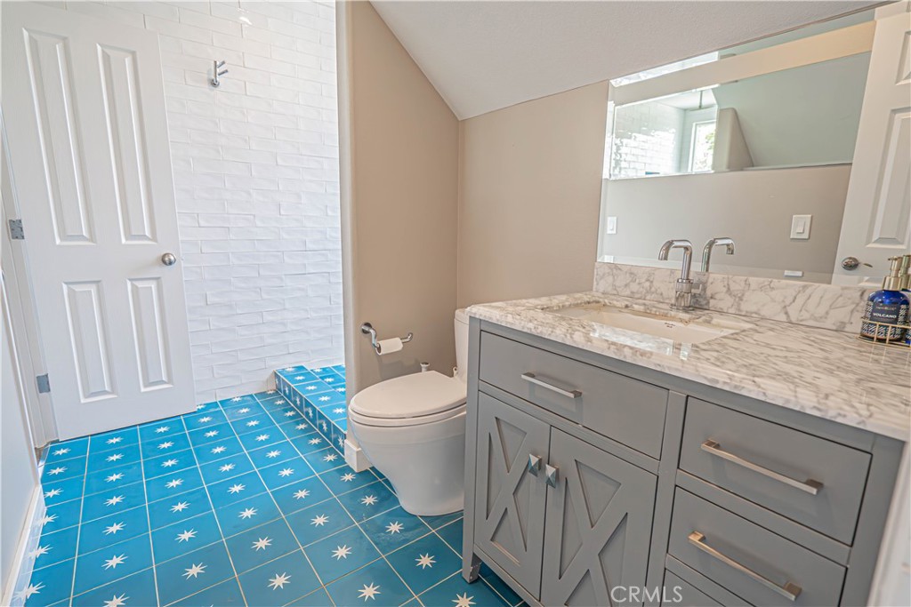 9248 Hierba Road Agua Dulce, CA 91390 - Photo 38 of 63 Jack n Jill bathroom