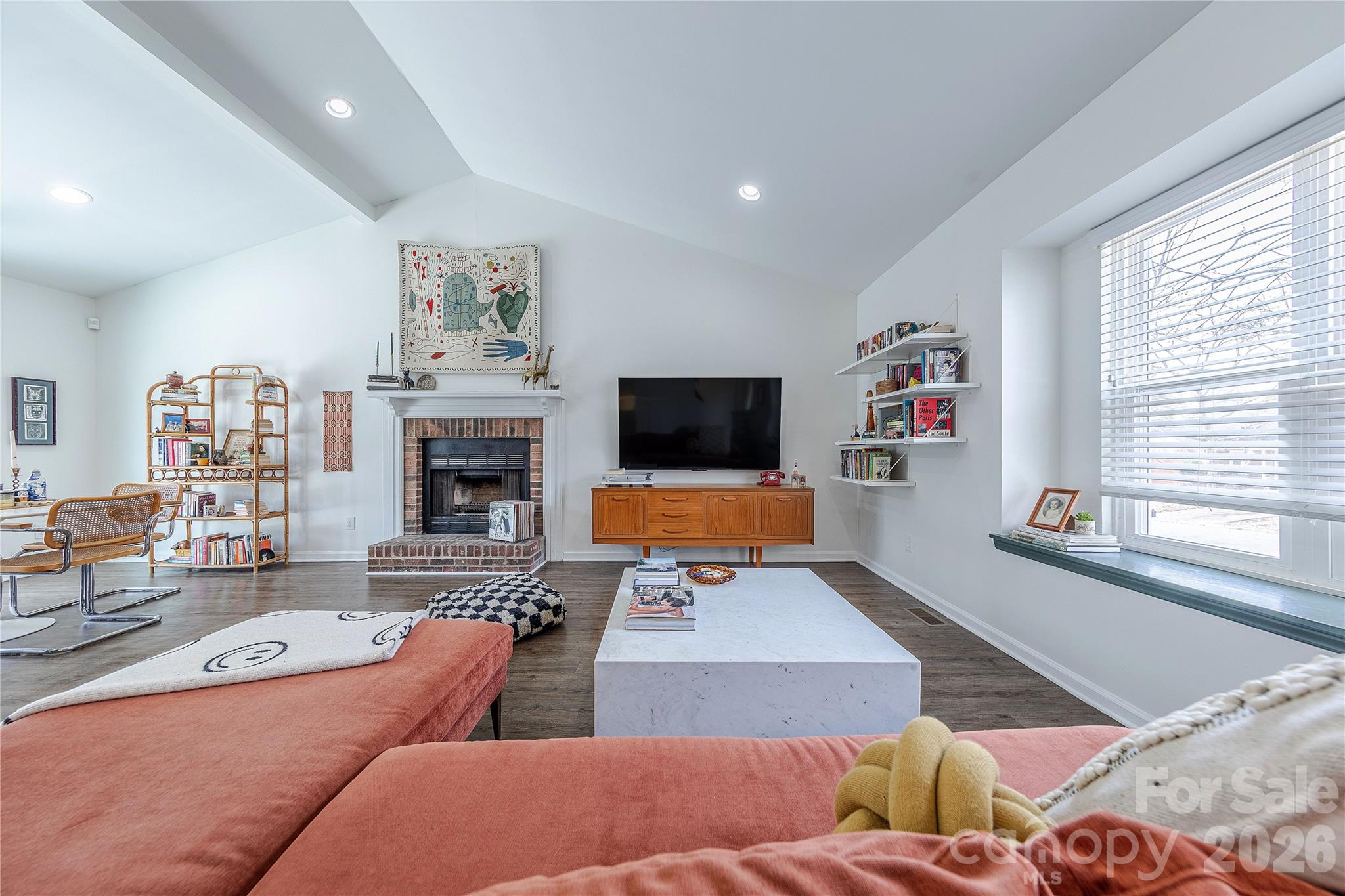 6332 Round Hill Road Charlotte, NC 28211 - Photo 3 of 30