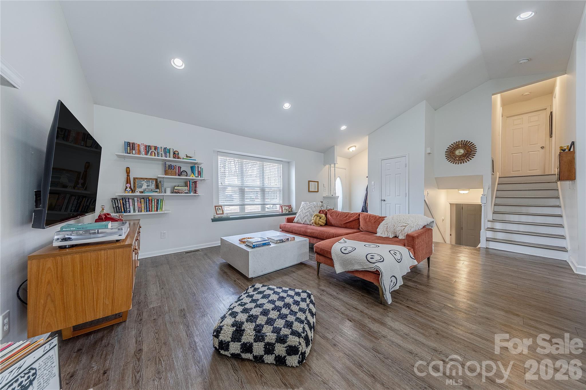 6332 Round Hill Road Charlotte, NC 28211 - Photo 5 of 30