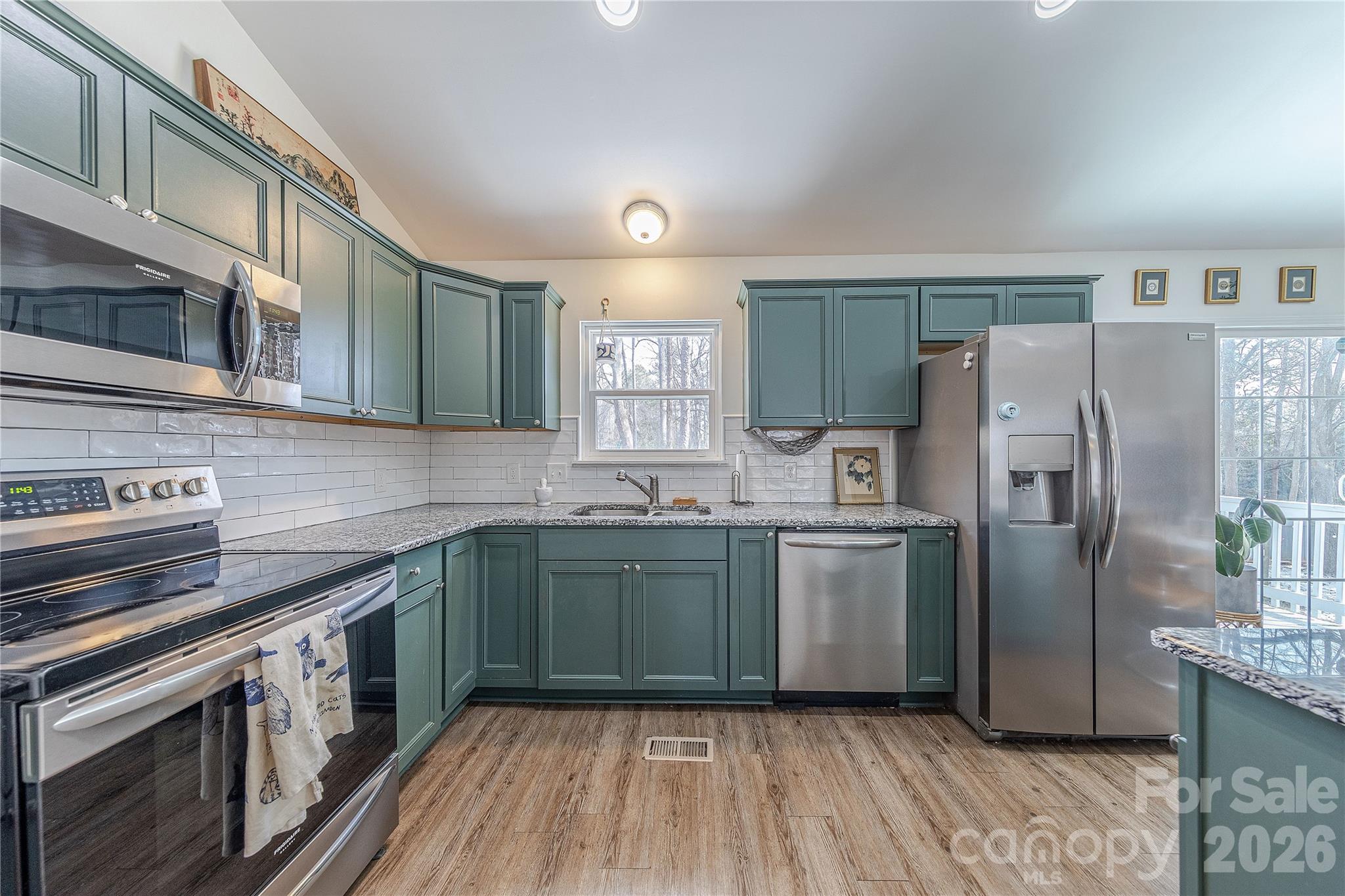 6332 Round Hill Road Charlotte, NC 28211 - Photo 10 of 30