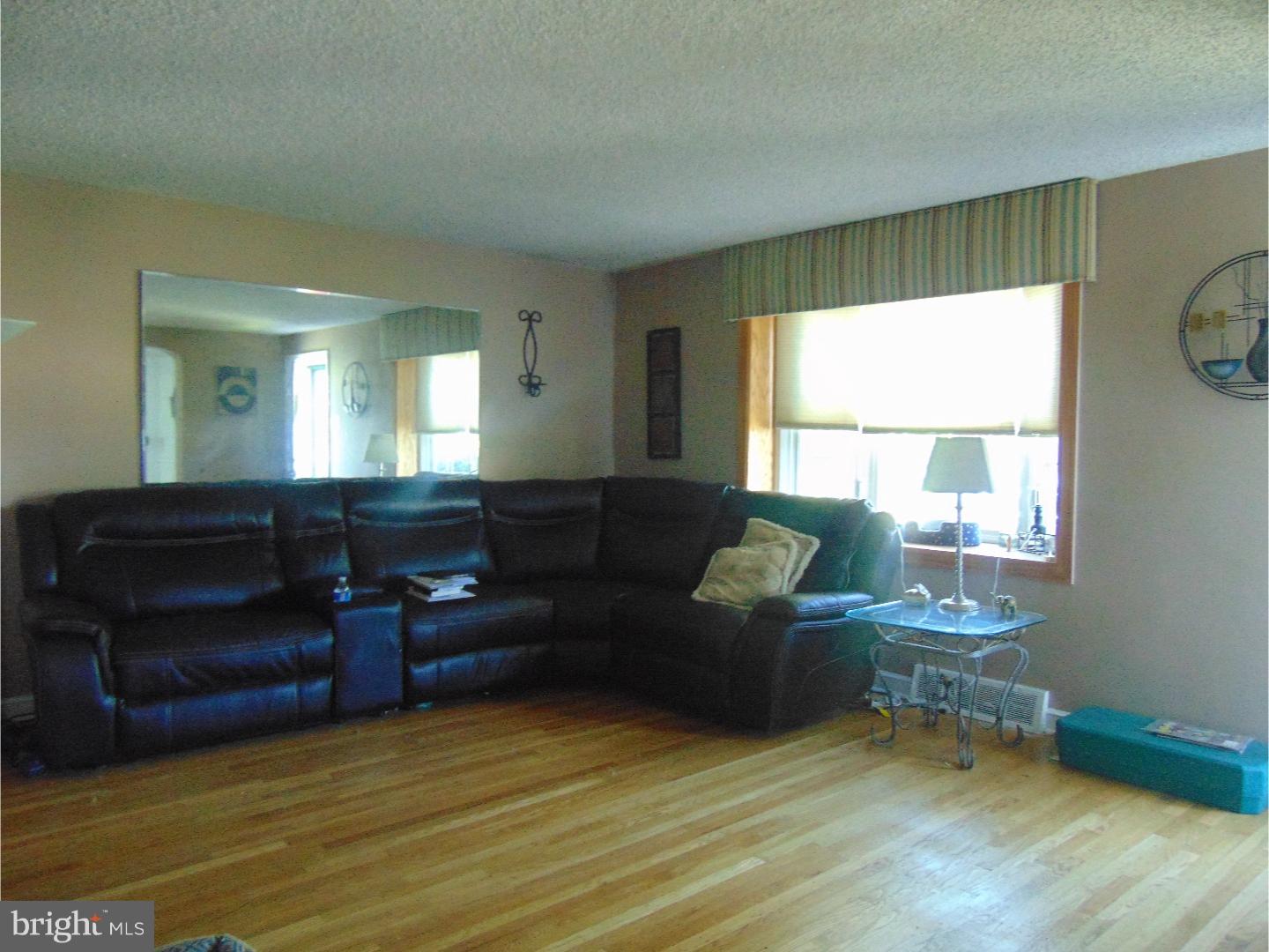 75 Nield Road Springfield, PA 19064 - Photo 2 of 8 Living Room