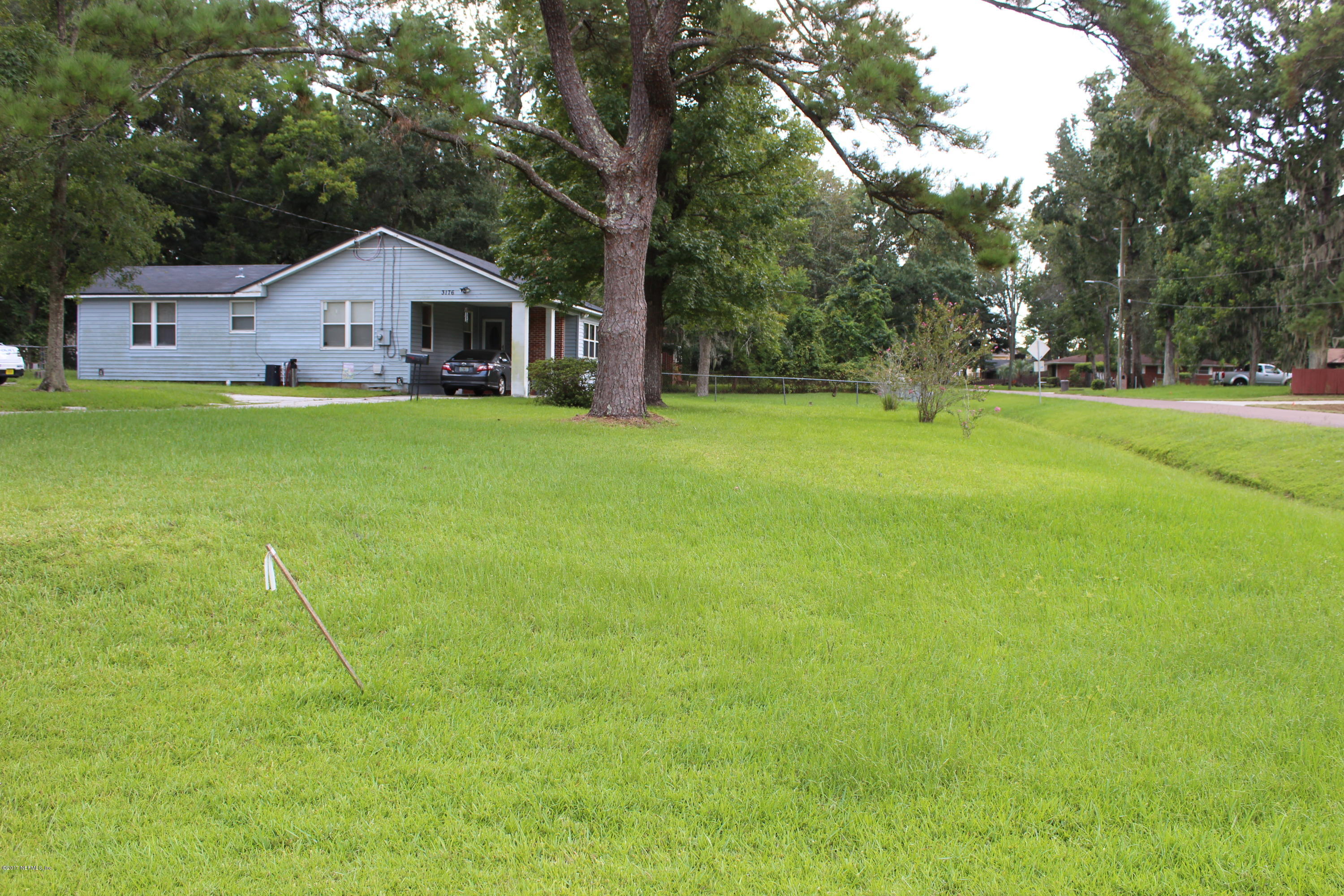3176 Ray Road Jacksonville, FL 32209 - Photo 3 of 48 SIDE VIEW-3