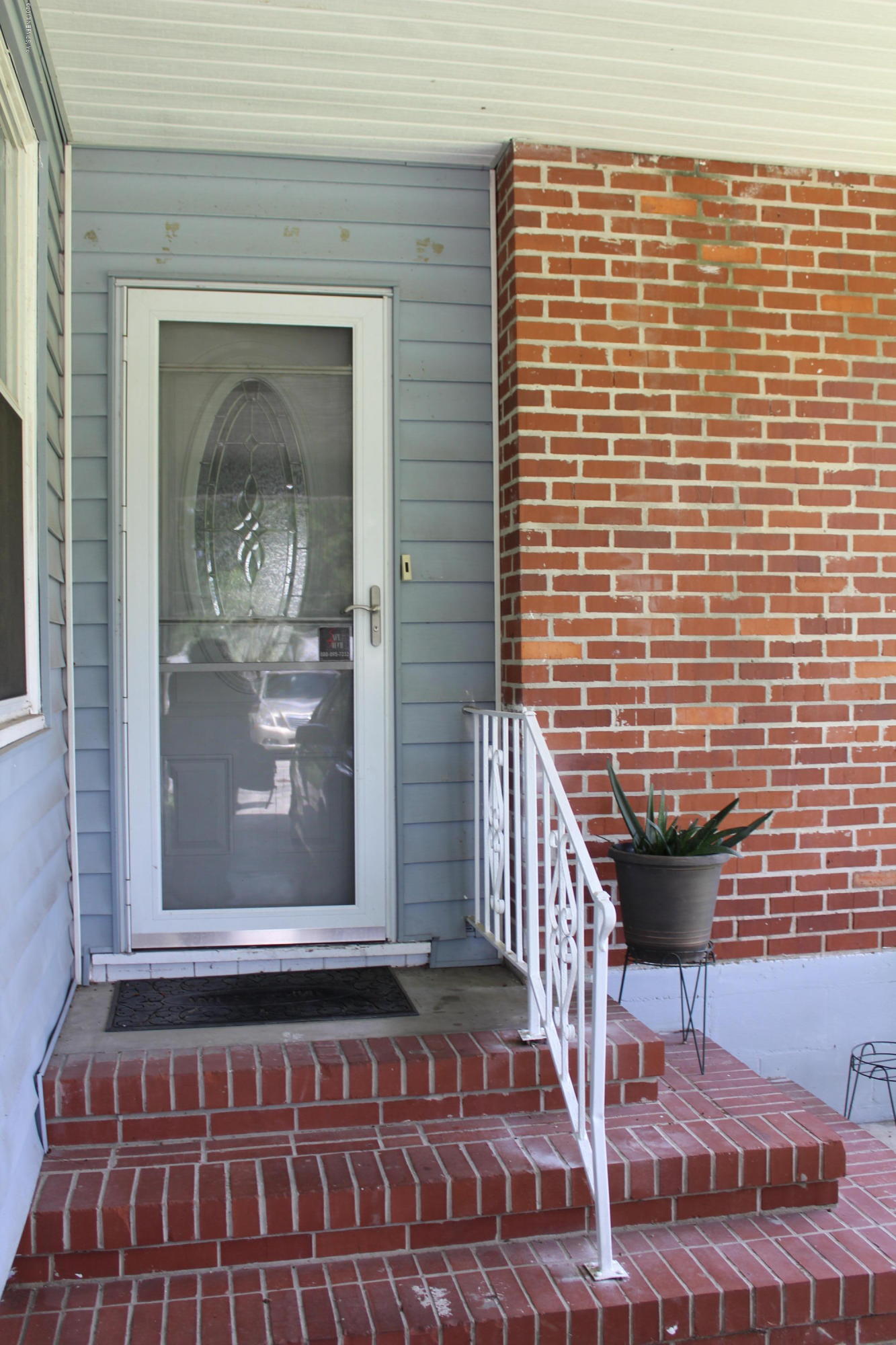 3176 Ray Road Jacksonville, FL 32209 - Photo 5 of 48 FRONT DOOR-1