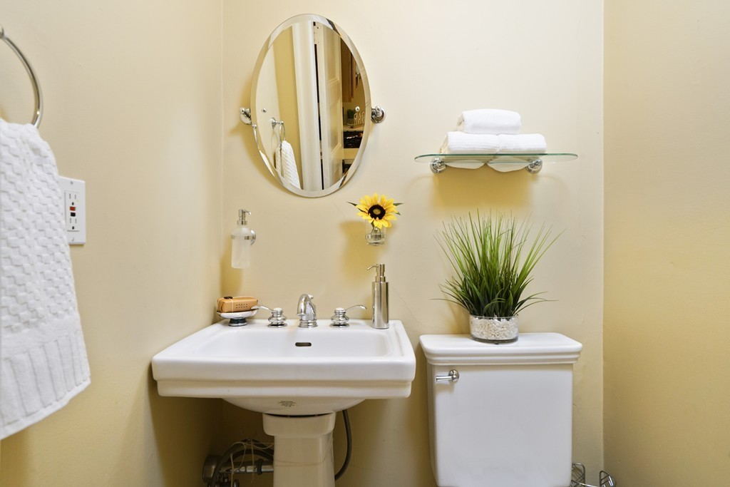 33 Bay State Road, Unit 6 Boston, MA 02215 - Photo 8 of 20 Gallery Image 8