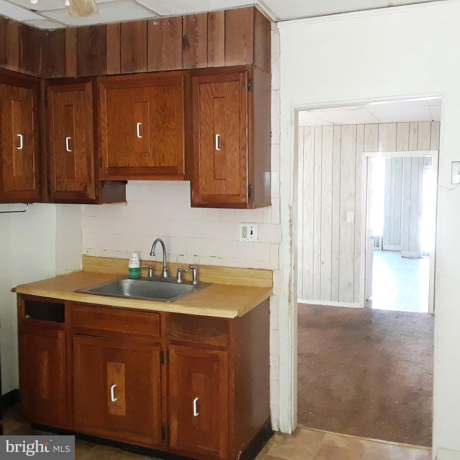 609 Appleton Street Baltimore, MD 21217 - Photo 6 of 15 Interior (General)