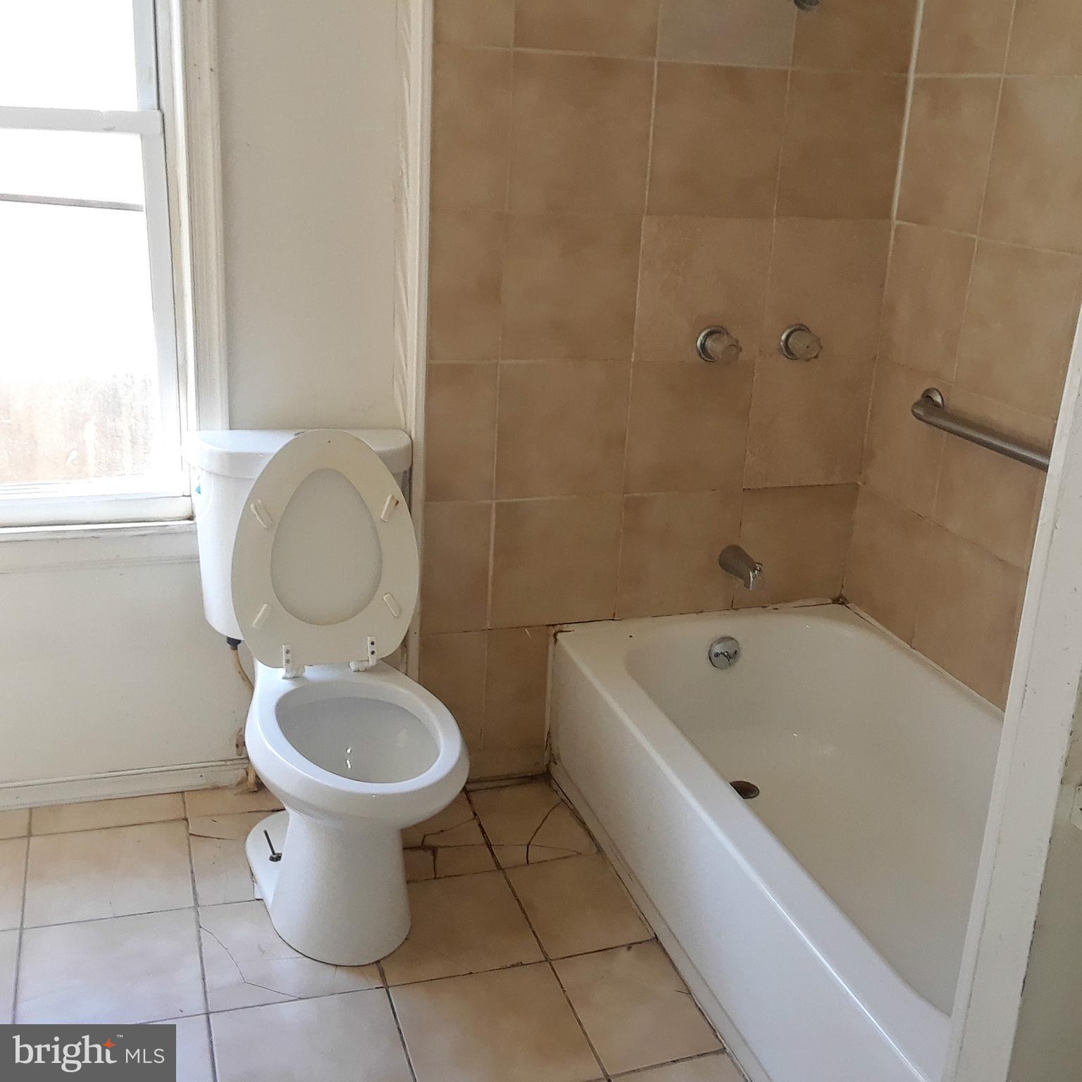 609 Appleton Street Baltimore, MD 21217 - Photo 9 of 15 Interior (General)