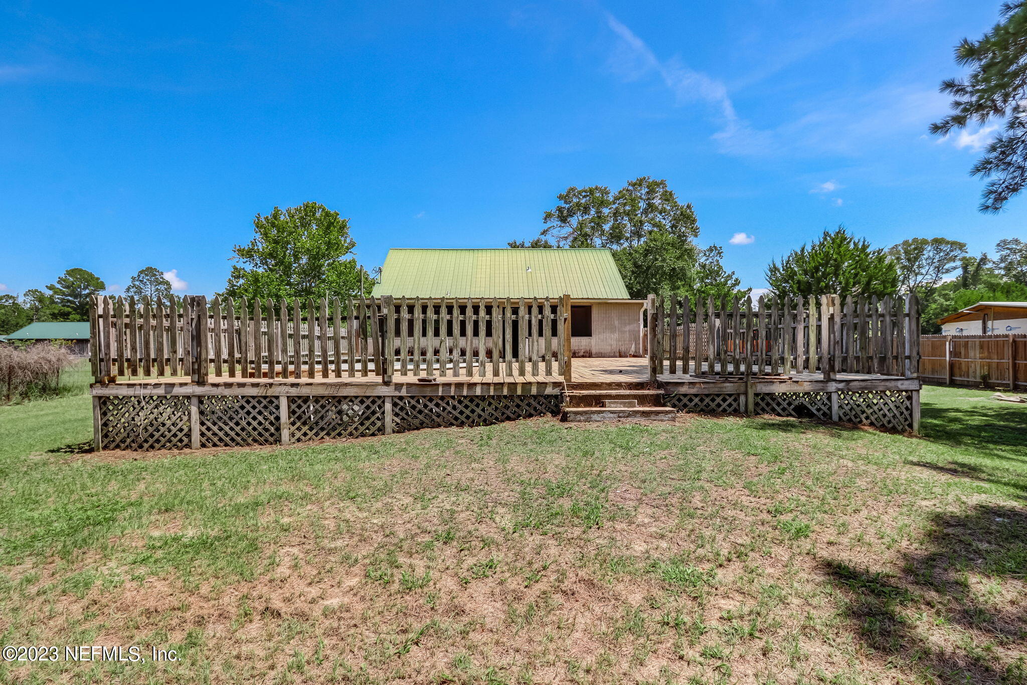 86105 Pages Dairy Road Yulee, FL 32097 - Photo 35 of 39 a view of a garden with wooden fence