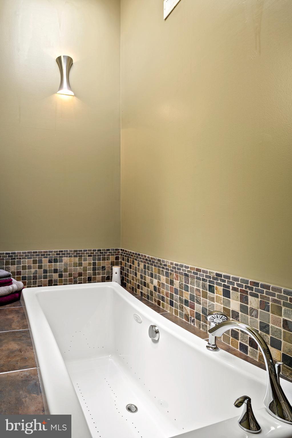 404 Calvert Road Stevensville, MD 21666 - Photo 33 of 51 Primary Bathroom Tub