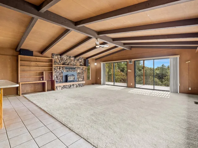 a big room with closet