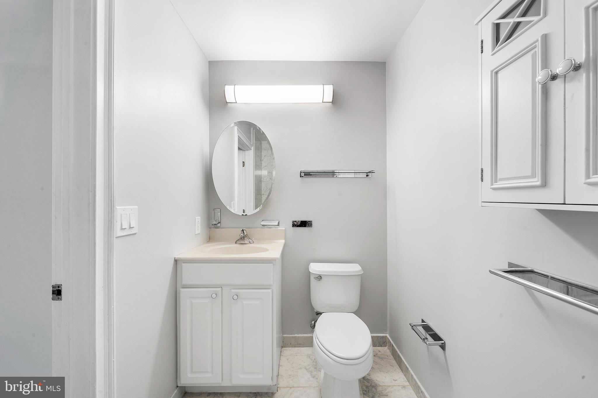 1500 Chestnut Street, Unit 18F Philadelphia, PA 19102 - Photo 12 of 26 Main bathroom