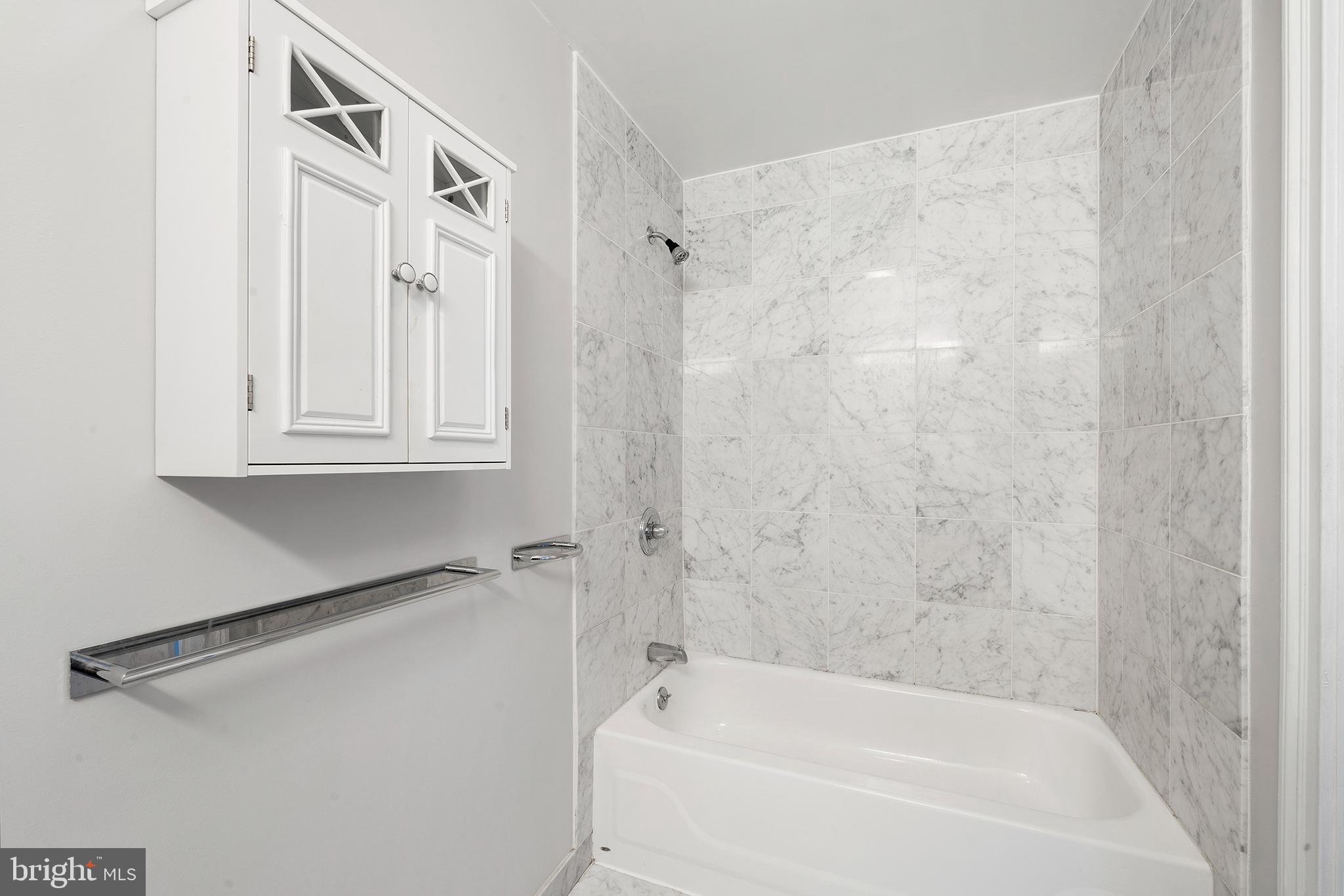 1500 Chestnut Street, Unit 18F Philadelphia, PA 19102 - Photo 13 of 26 Main bathroom