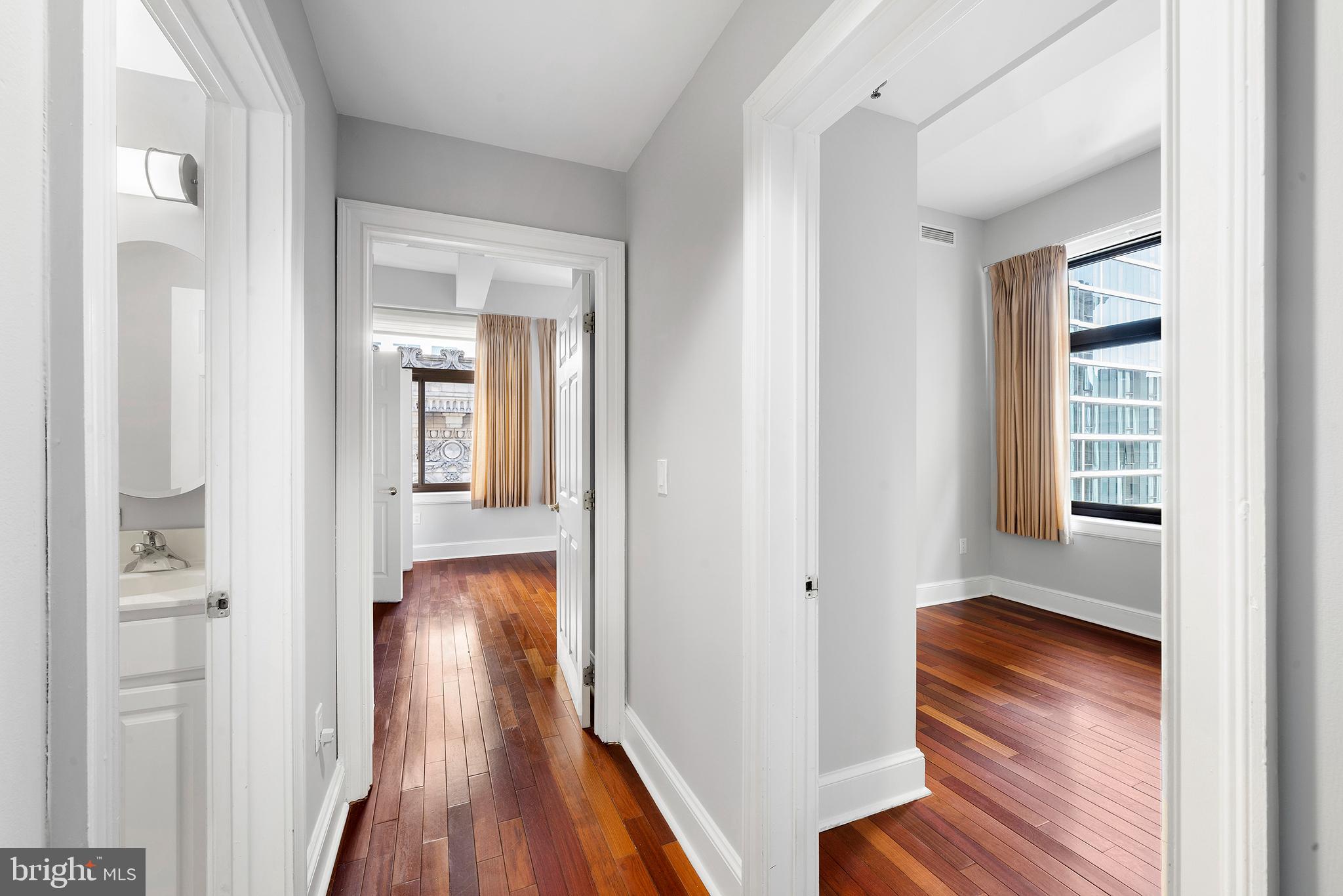 1500 Chestnut Street, Unit 18F Philadelphia, PA 19102 - Photo 15 of 26 Hallway