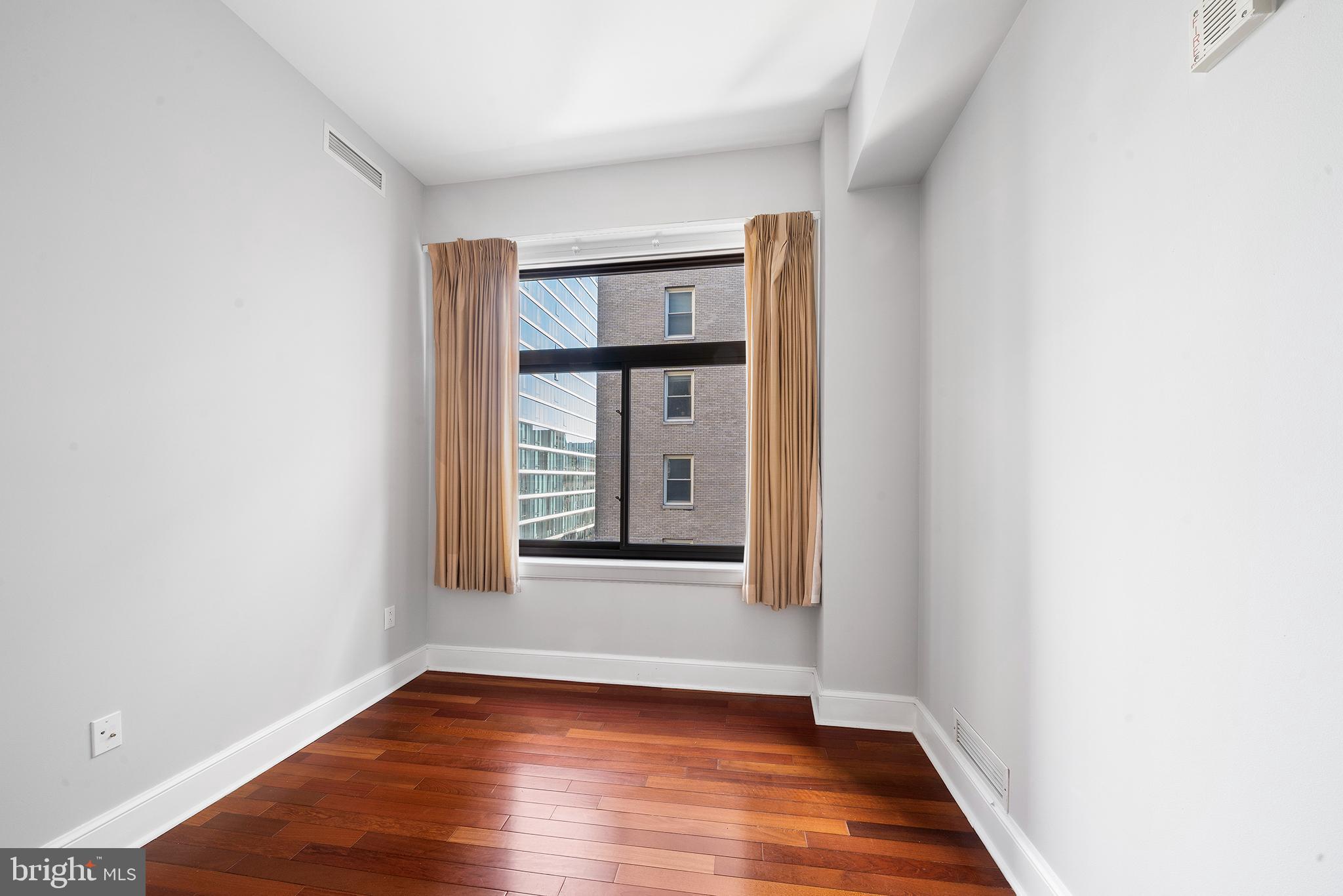 1500 Chestnut Street, Unit 18F Philadelphia, PA 19102 - Photo 18 of 26 Second bedroom