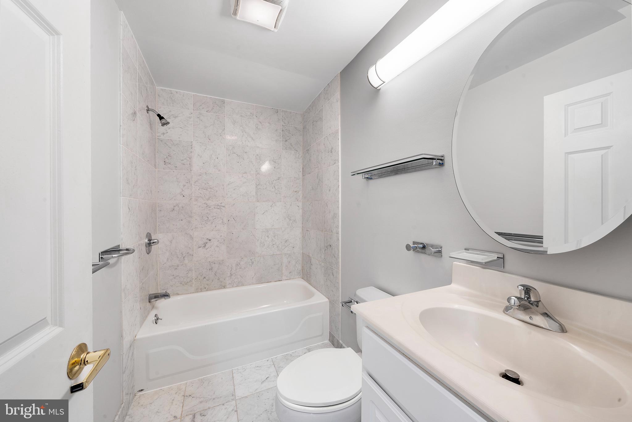 1500 Chestnut Street, Unit 18F Philadelphia, PA 19102 - Photo 19 of 26 Second bathroom