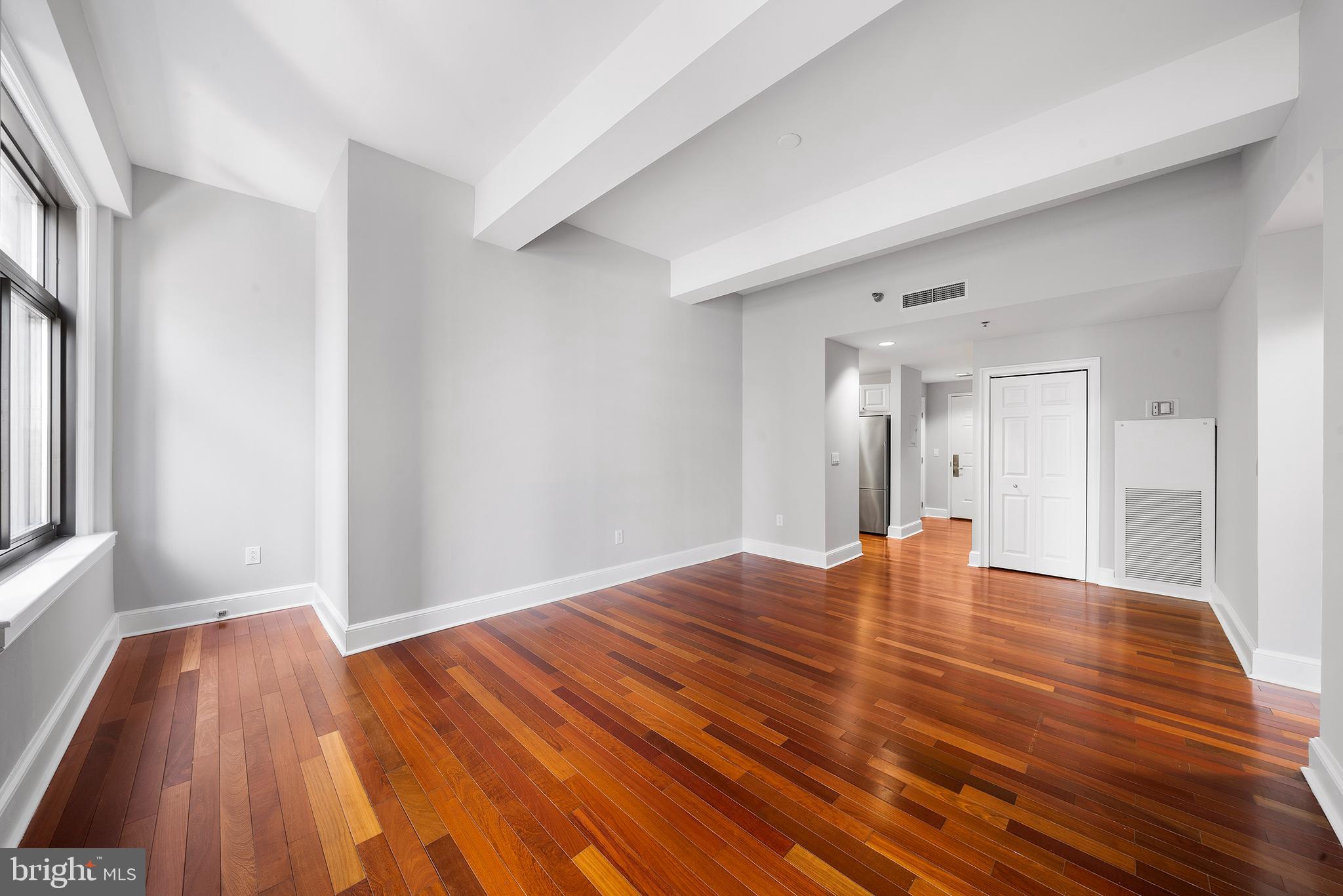 1500 Chestnut Street, Unit 18F Philadelphia, PA 19102 - Photo 3 of 26 Living area