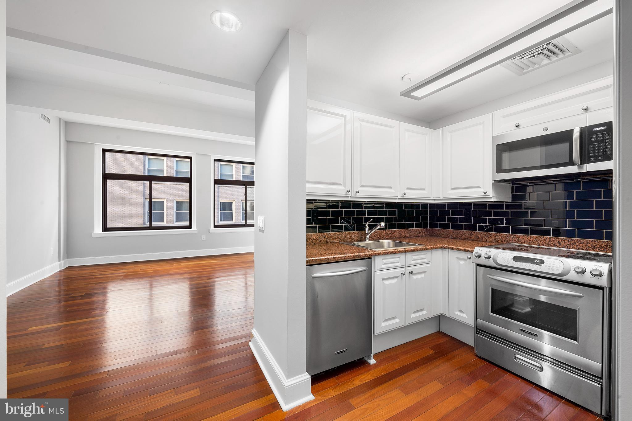1500 Chestnut Street, Unit 18F Philadelphia, PA 19102 - Photo 7 of 26 Kitchen