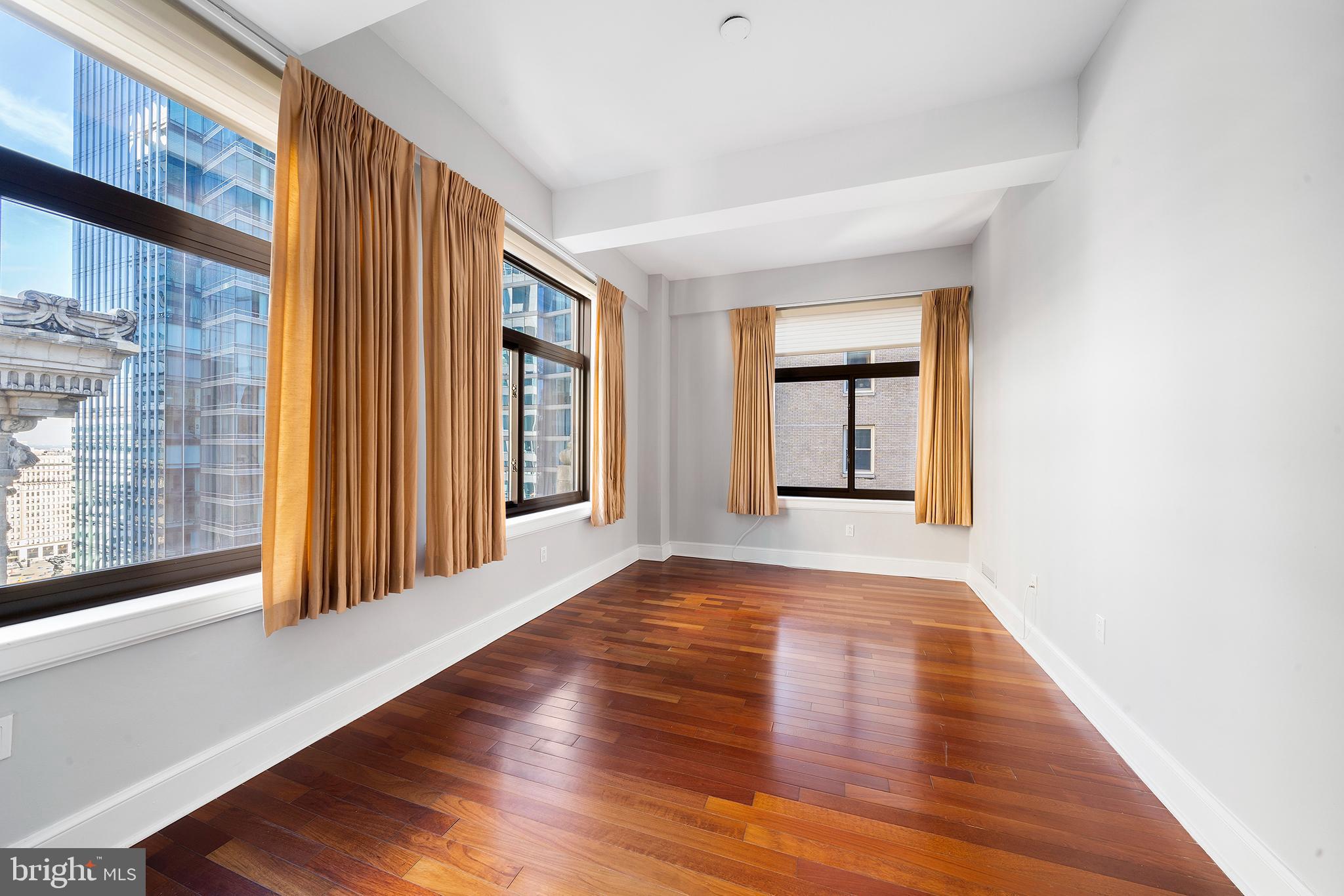 1500 Chestnut Street, Unit 18F Philadelphia, PA 19102 - Photo 10 of 26 Main bedroom