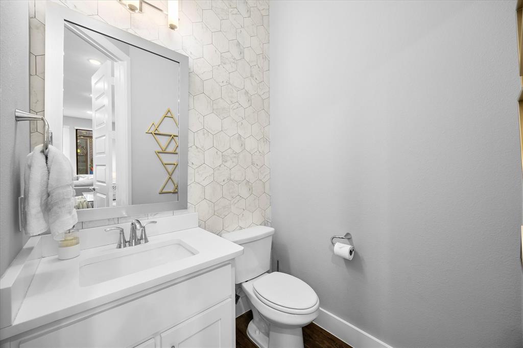 8220 Callimont Lane Dallas, TX 75231 - Photo 14 of 34