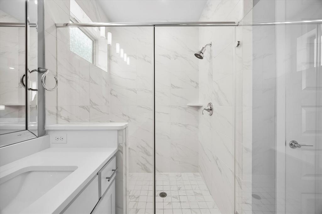 8220 Callimont Lane Dallas, TX 75231 - Photo 23 of 34