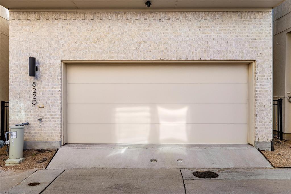 8220 Callimont Lane Dallas, TX 75231 - Photo 5 of 34