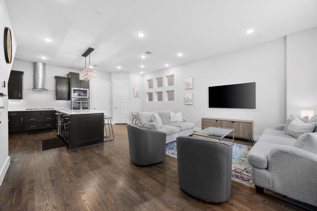 8220 Callimont Lane Dallas, TX 75231 - Photo 6 of 34