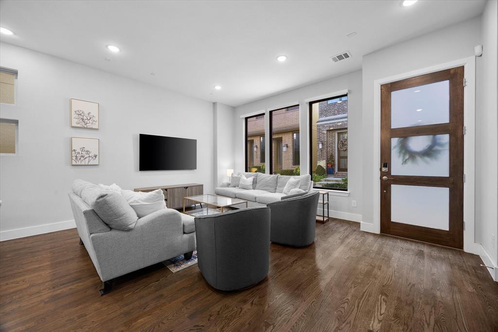 8220 Callimont Lane Dallas, TX 75231 - Photo 8 of 34