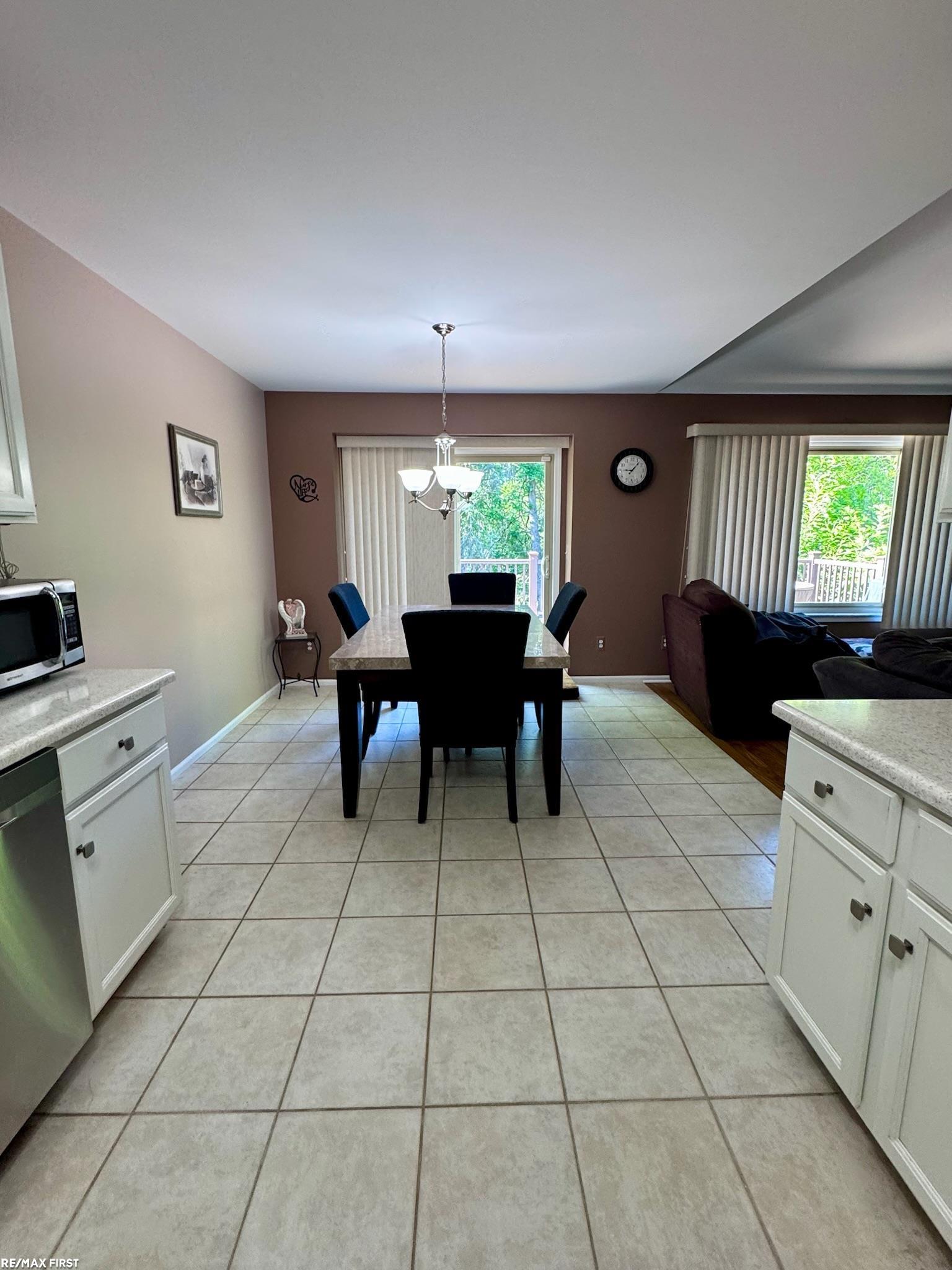 15330 Pebble Pointe Court Clinton Township, MI 48038 - Photo 9 of 33 50212419-3D660672-ED32-4B93-AAB8-9454A03AD9CC.JPG
