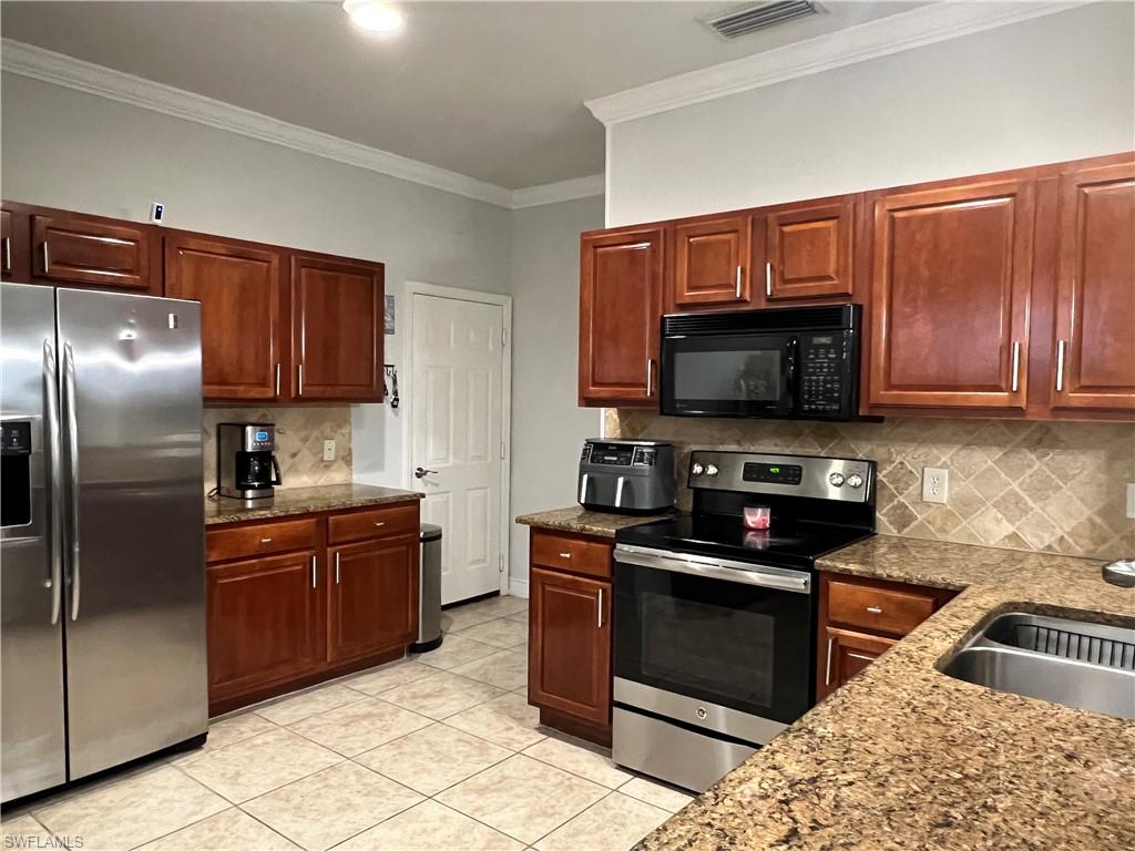 884 Hampton Circle, Unit 159 Naples, FL 34105 - Photo 8 of 29 Kitchen showing entrance from garage