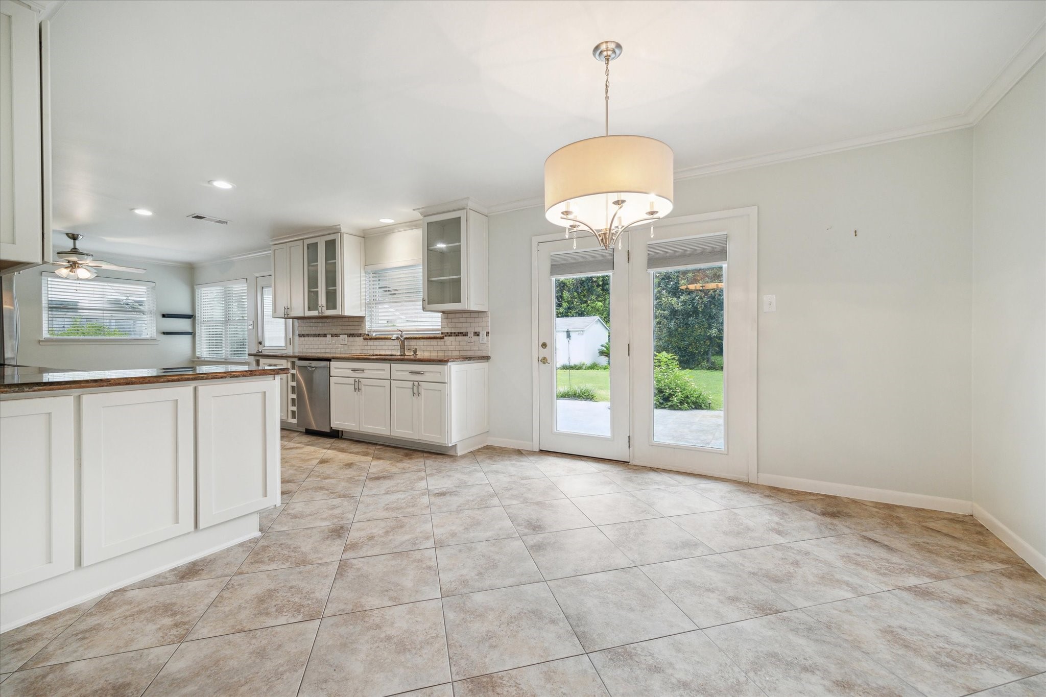 1124 Springrock Lane Houston, TX 77055 - Photo 4 of 11