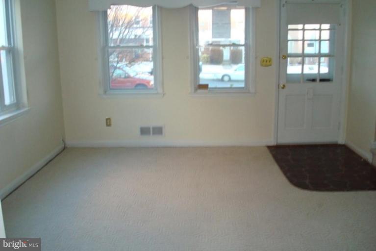 7301 Conley Street Baltimore, MD 21224 - Photo 4 of 8 Living Room