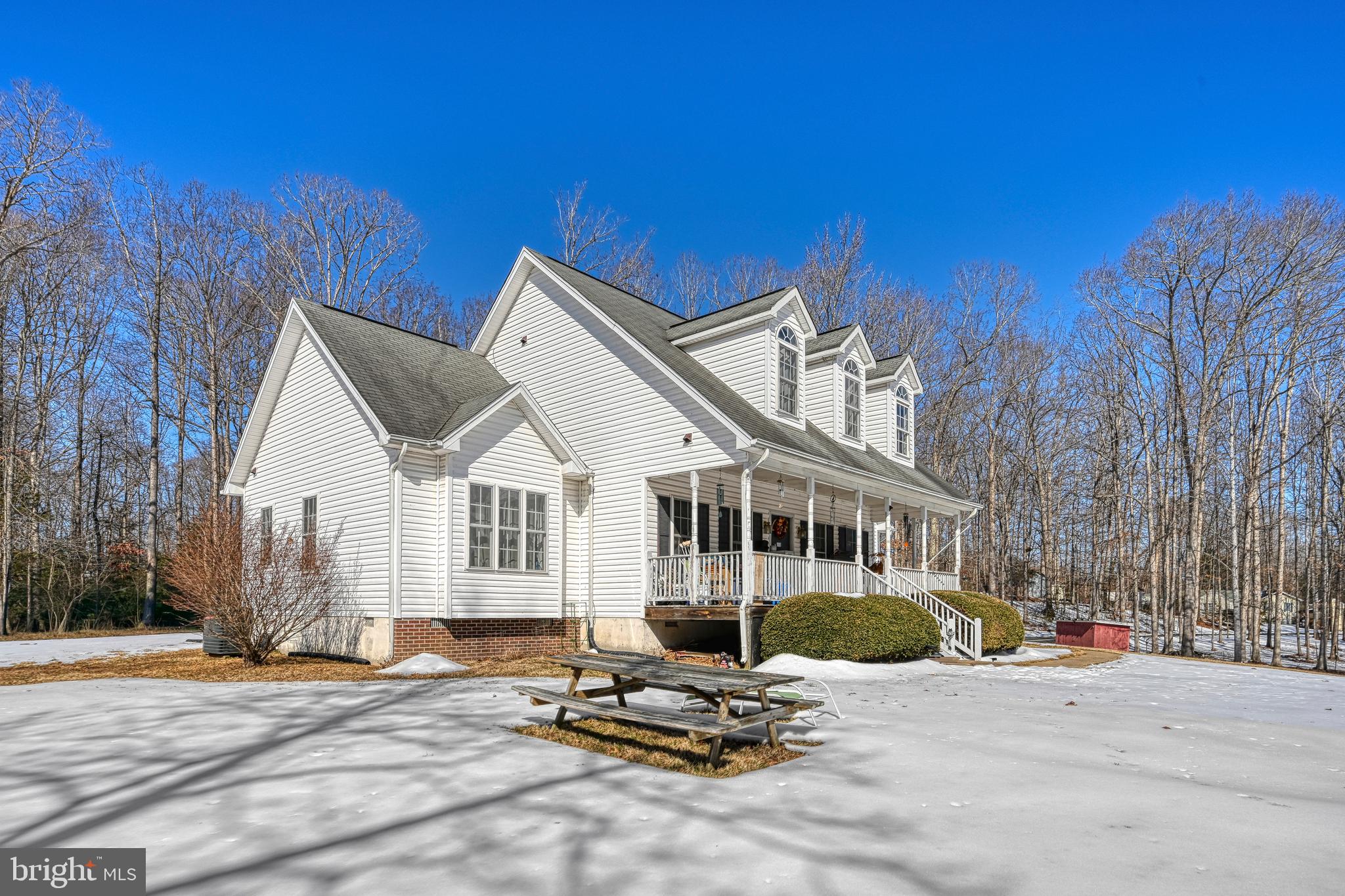 441 Hartwood Road Fredericksburg, VA 22406 - Photo 39 of 58 a backyard of a house with table and chairs