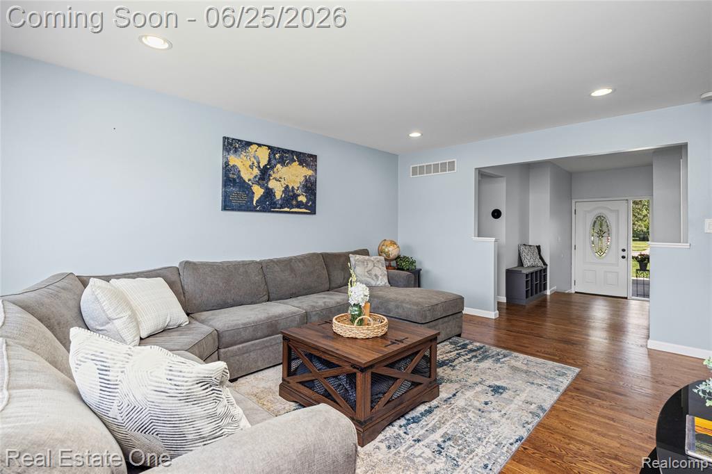 12235 Brougham Drive Sterling Heights, MI 48312 - Photo 11 of 52