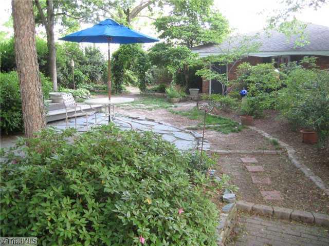 509 Colonial Drive High Point, NC 27262 - Photo 16 of 16 Yard/Garden.