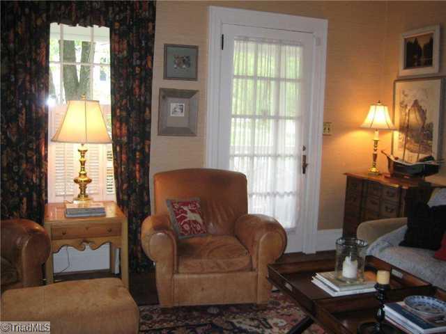 509 Colonial Drive High Point, NC 27262 - Photo 4 of 16 Living Room.