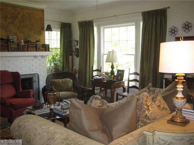 509 Colonial Drive High Point, NC 27262 - Photo 5 of 16 Living Room.