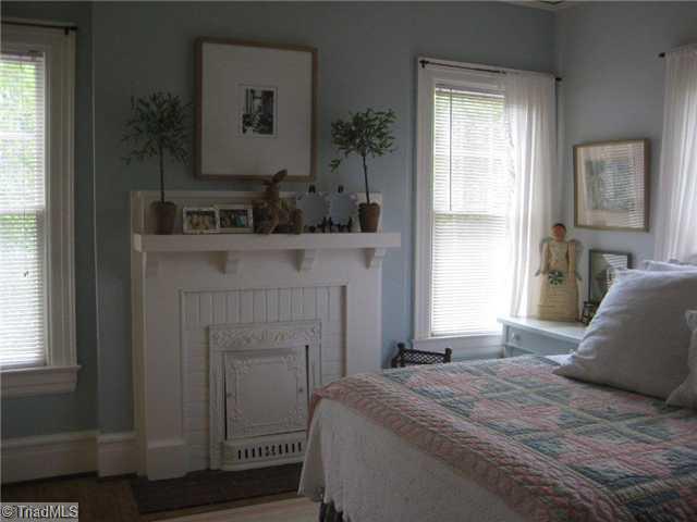 509 Colonial Drive High Point, NC 27262 - Photo 10 of 16 Master Bedroom.