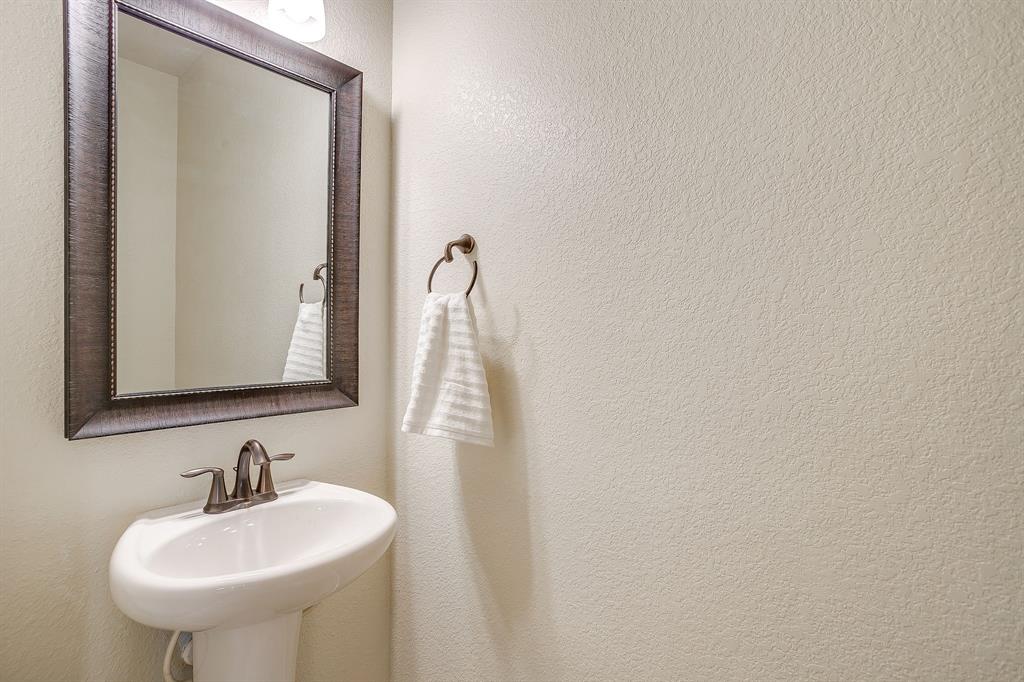 1225 Drummond Circle Waco, TX 76712 - Photo 14 of 40 a bathroom with a sink and a mirror