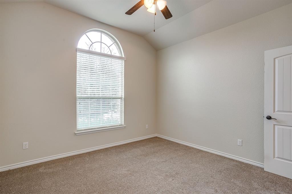 1225 Drummond Circle Waco, TX 76712 - Photo 29 of 40 an empty room with a window and a mirror